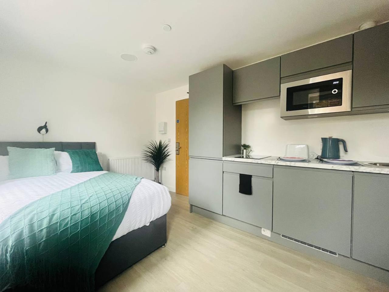 Modern Minimalist Studio In Stretford