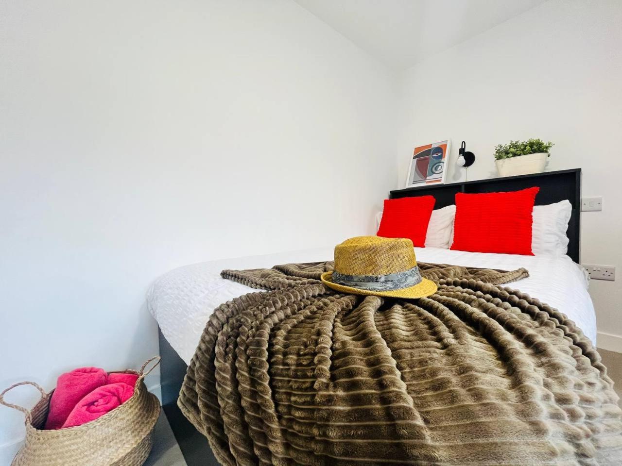 Chic Hideaway: Modern Studio In Stretford Manchester