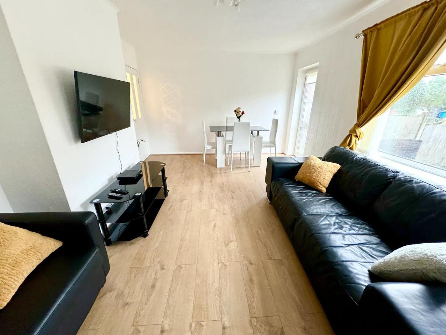 Vakantiehuis Cosy & Quiet House Close To Etihad And Centre *