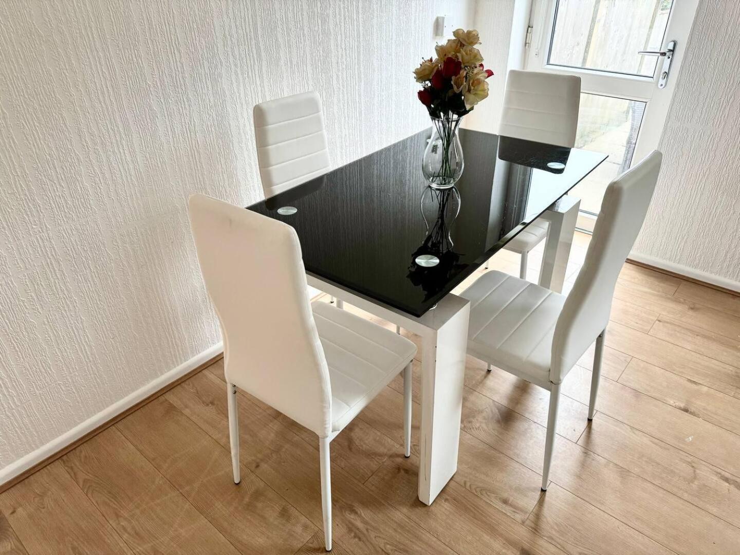Cosy & Quiet House Close To Etihad And Centre *