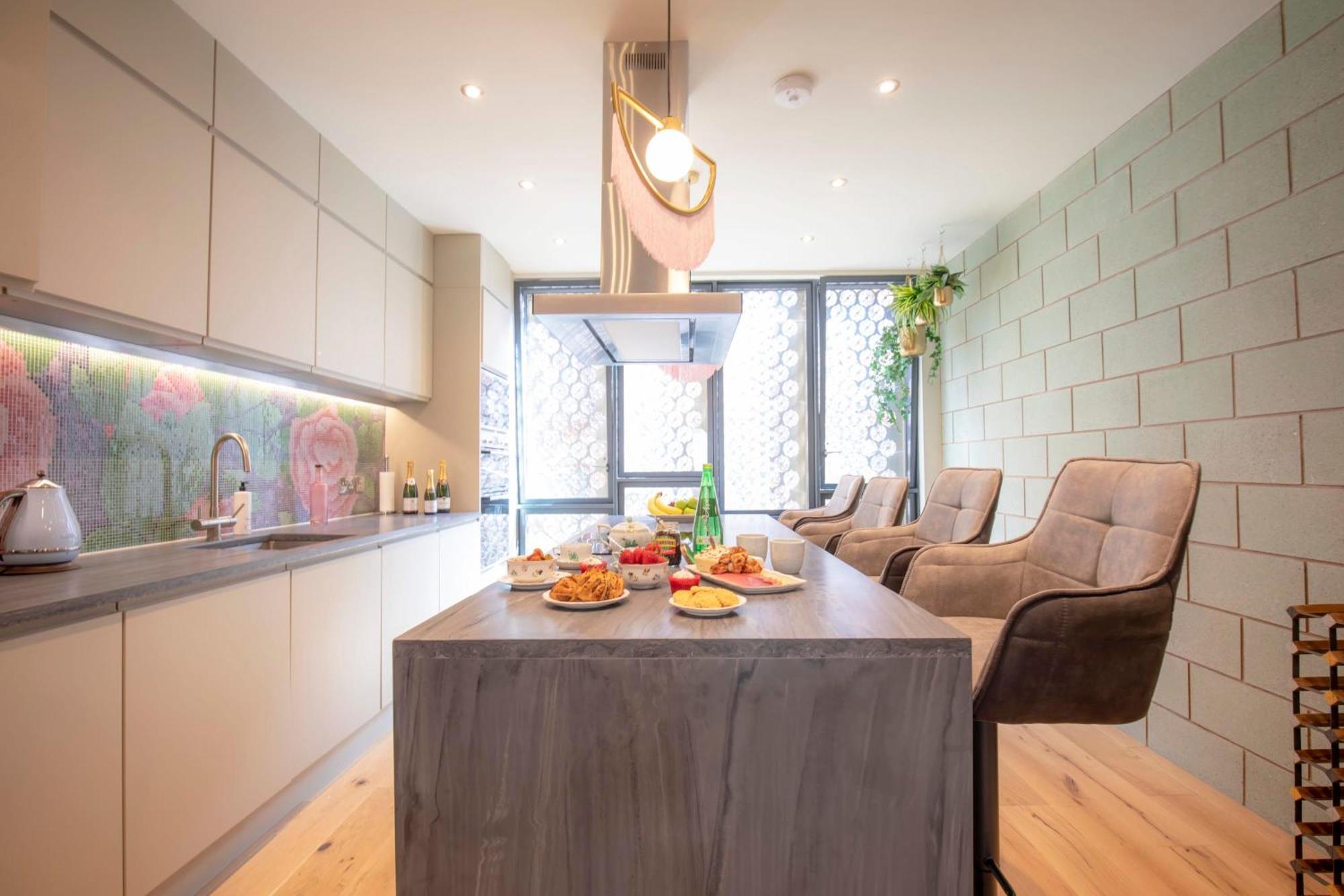 Luxury Roof Terrace Townhouse