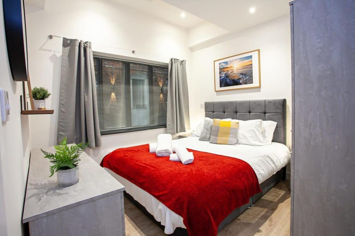Super 2 Bed Close To Victoria Station Apartment Manchester