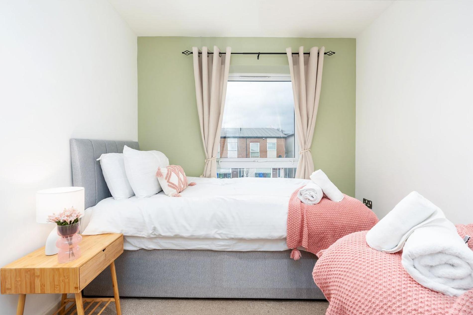 6 Guests - 3 Bedrooms - Free Wi-fi - Holiday home
