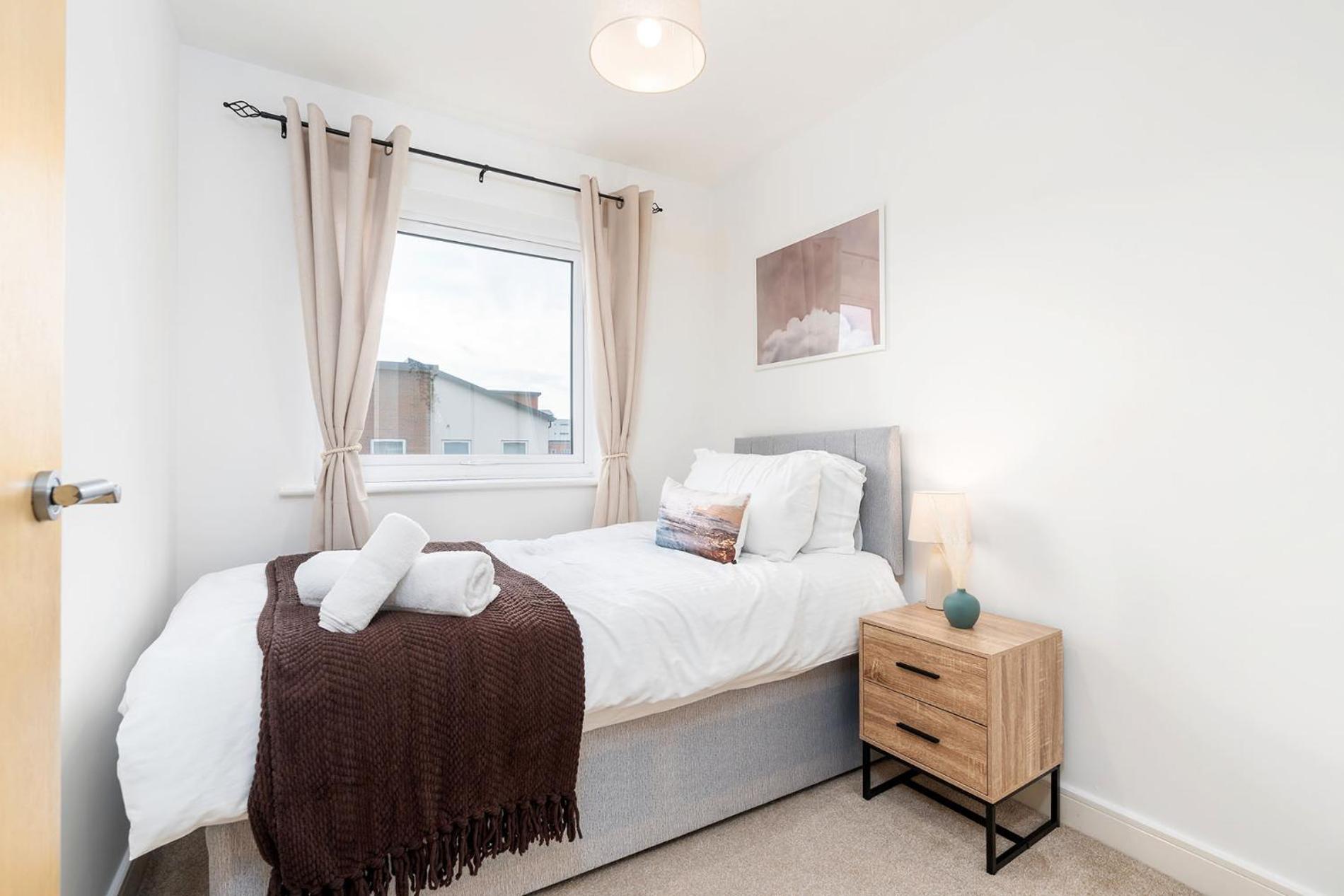 6 Guests - 3 Bedrooms - Free Wi-fi - Holiday home Manchester