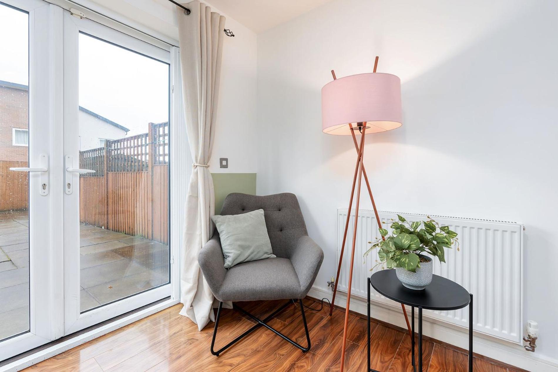 6 Guests - 3 Bedrooms - Free Wi-fi - *