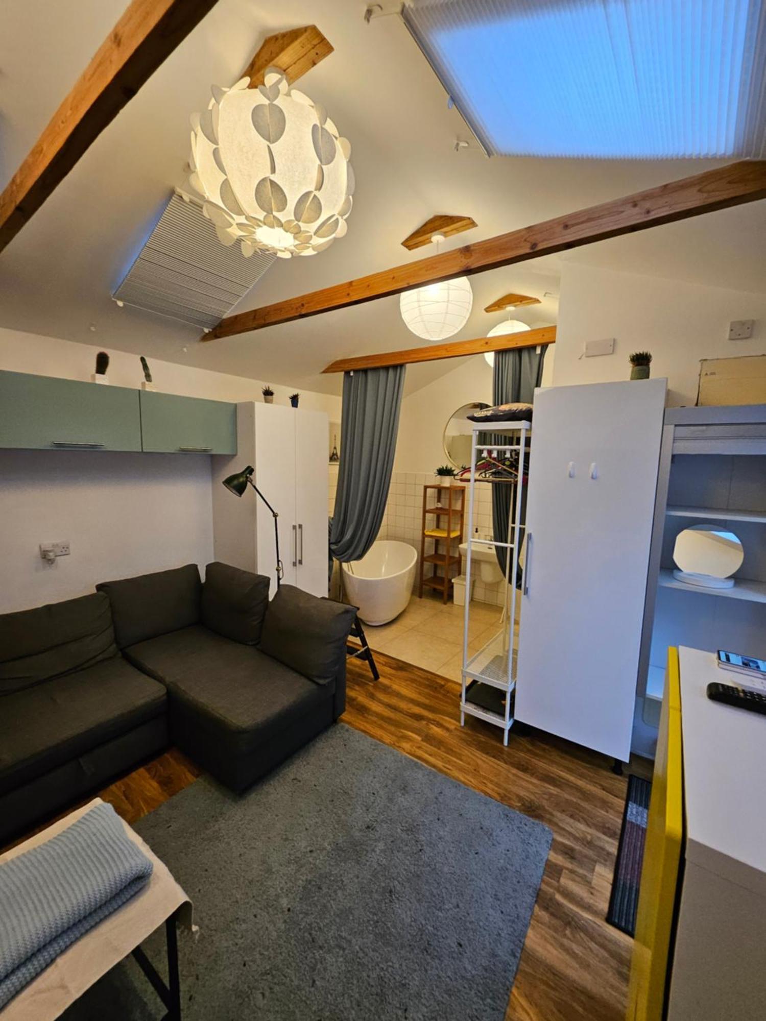 Amazing Open Plan Living Apartment Manchester