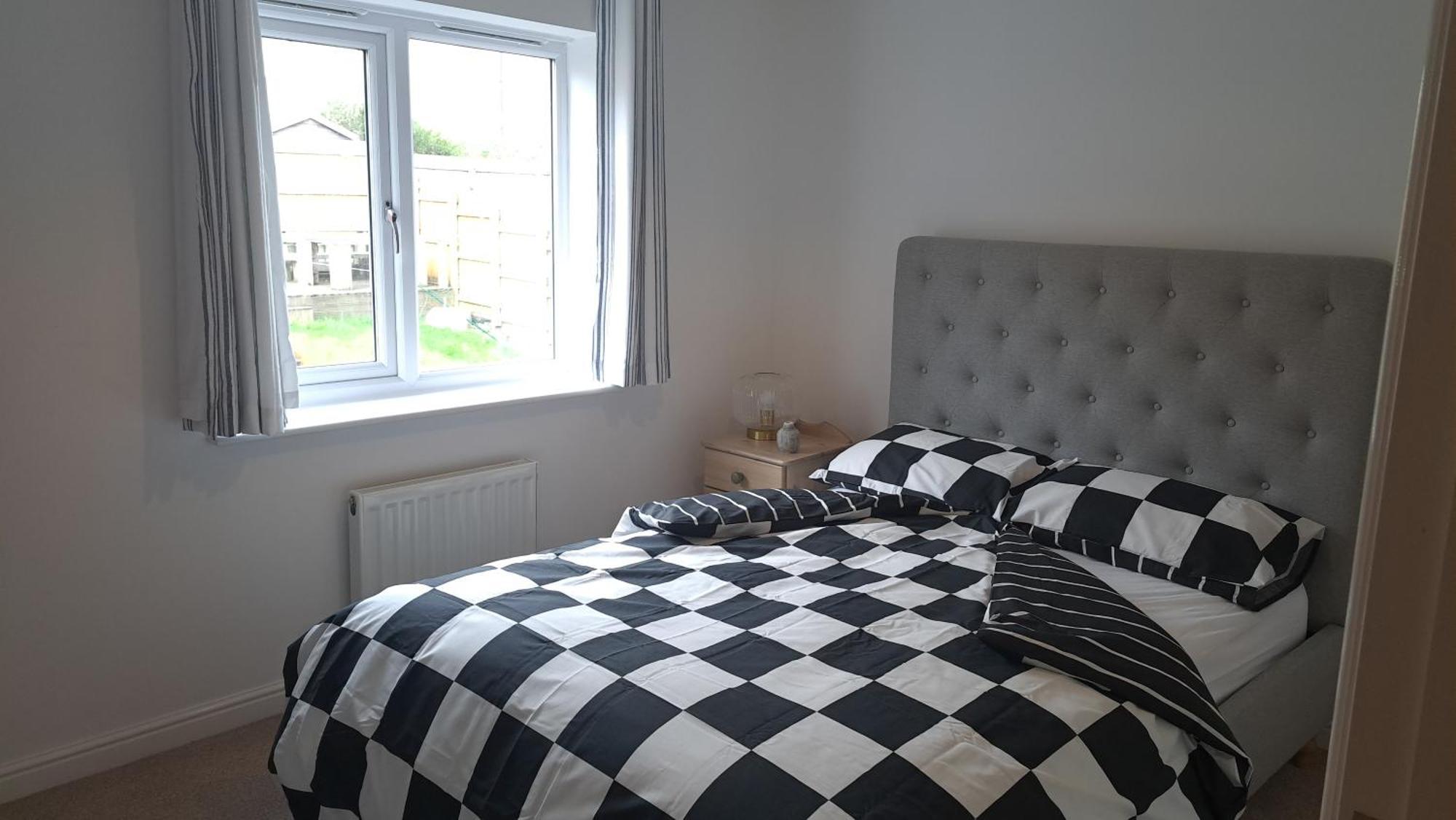 Holiday home Tropical Sun Homes - Beautiful Spacious 3 Bed In A Serene Environment With Free Parking For 2 Cars *
