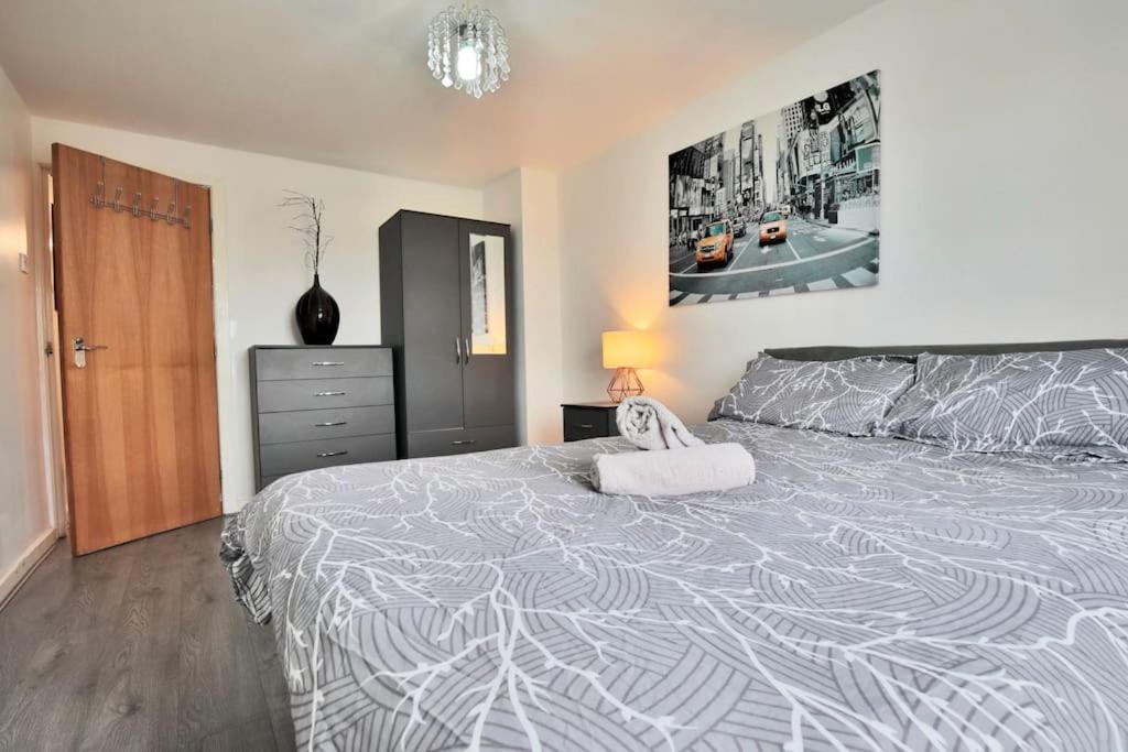 Appartement View - Free Parking - Sleeps 6 - Near Centre - By Nmb