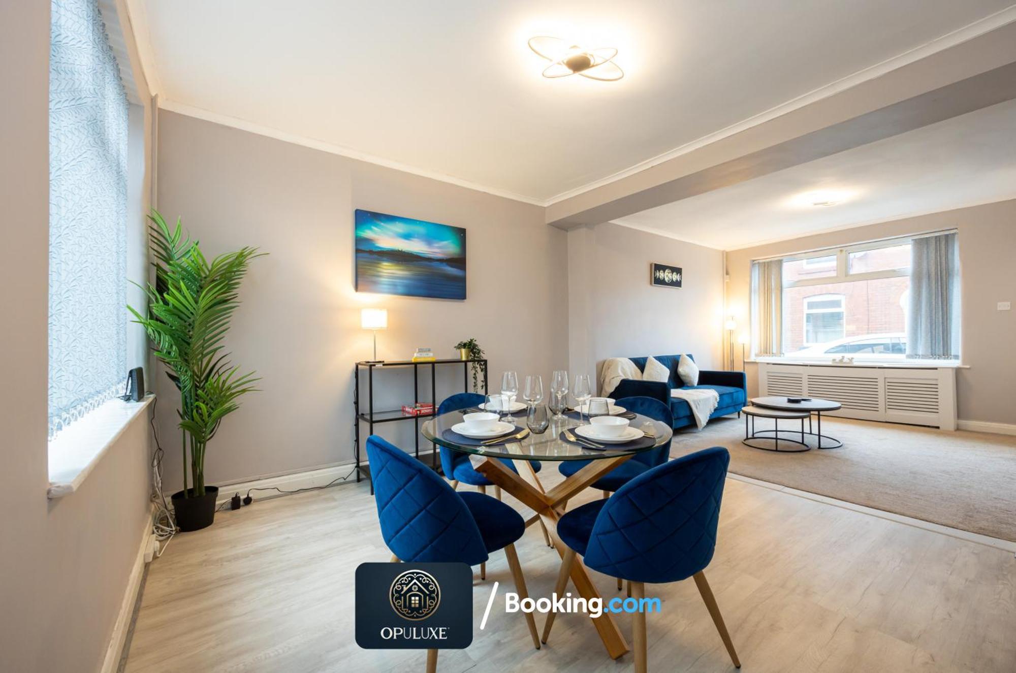 Apartment Luxurious & Homely 2 Bedroom By Opuluxe Short Lets & Serviced Near Center With Free Parking Manchester