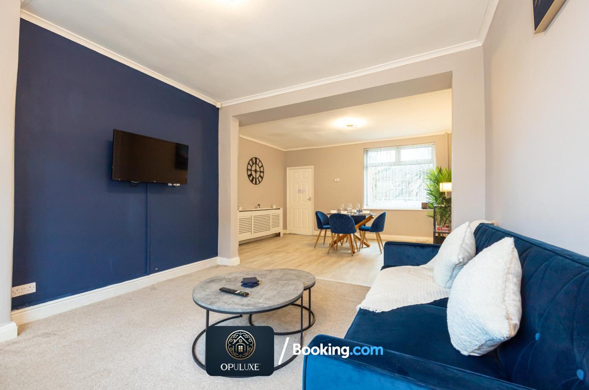 Luxurious & Homely 2 Bedroom By Opuluxe Short Lets & Serviced Near Center With Free Parking * Manchester