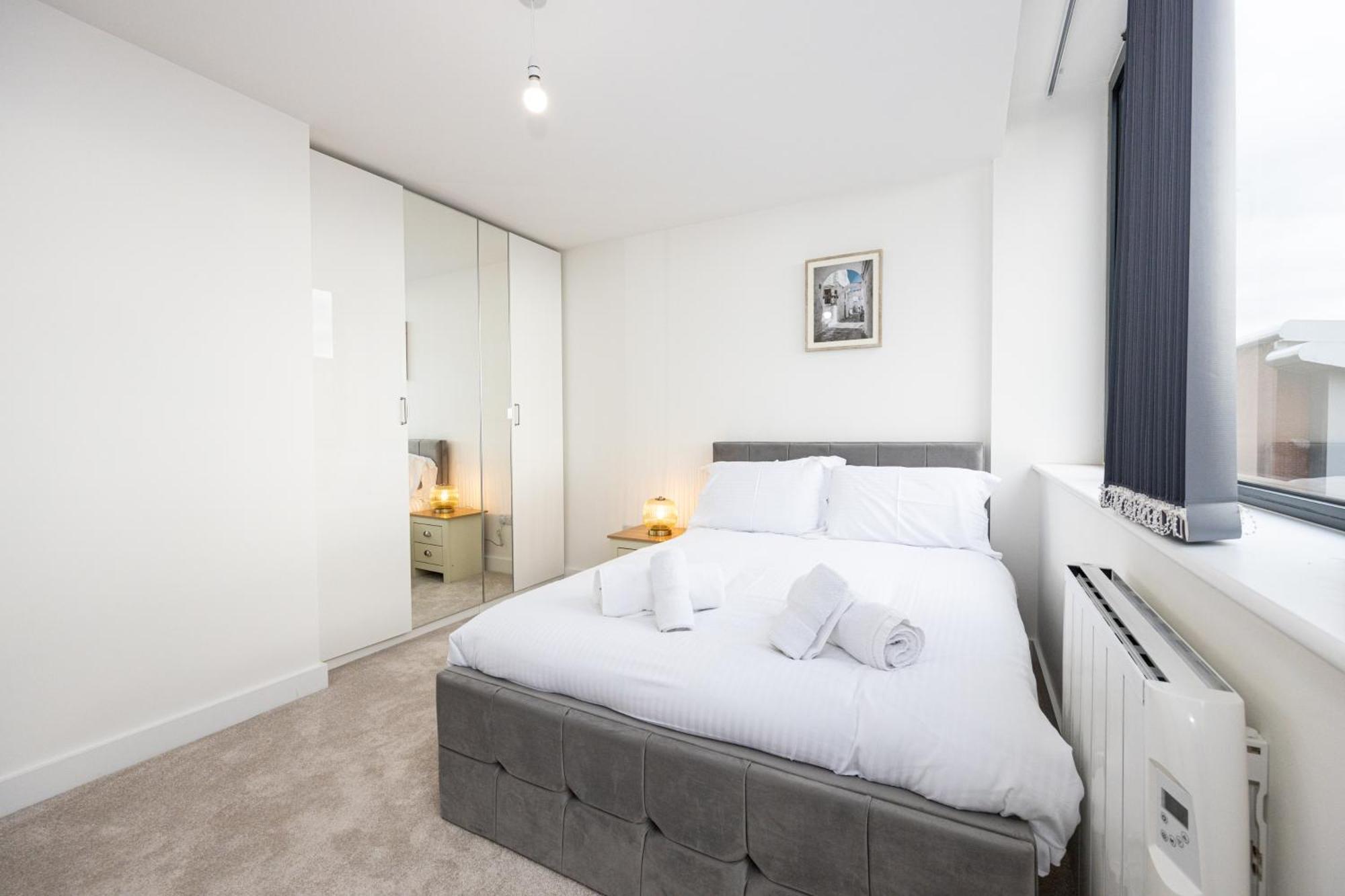 Modern 1 In Old Trafford Near The Stadium * Manchester