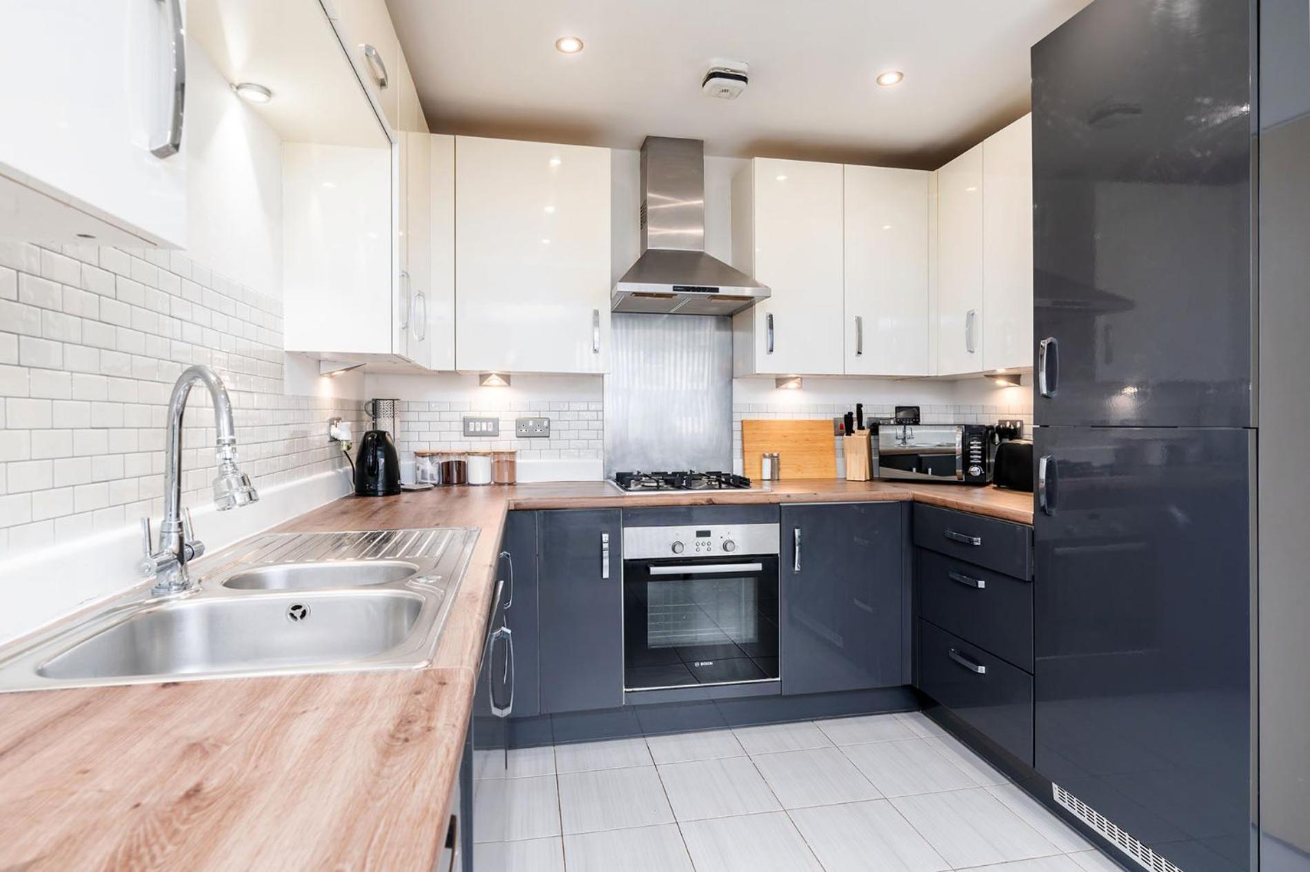 6 Guests - 3 Bedrooms - Free Wi-fi - Holiday home