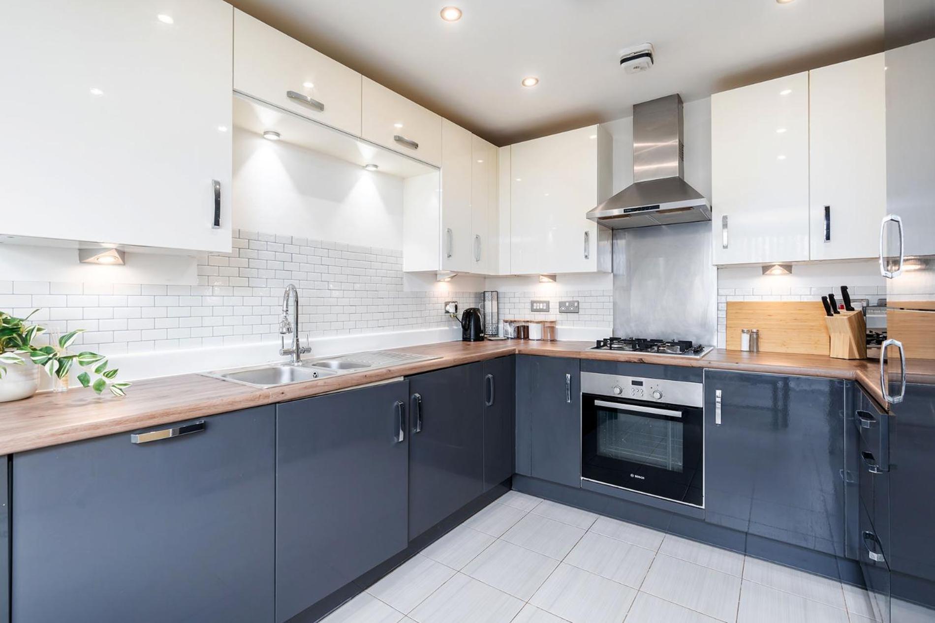 6 Guests - 3 Bedrooms - Free Wi-fi - Manchester