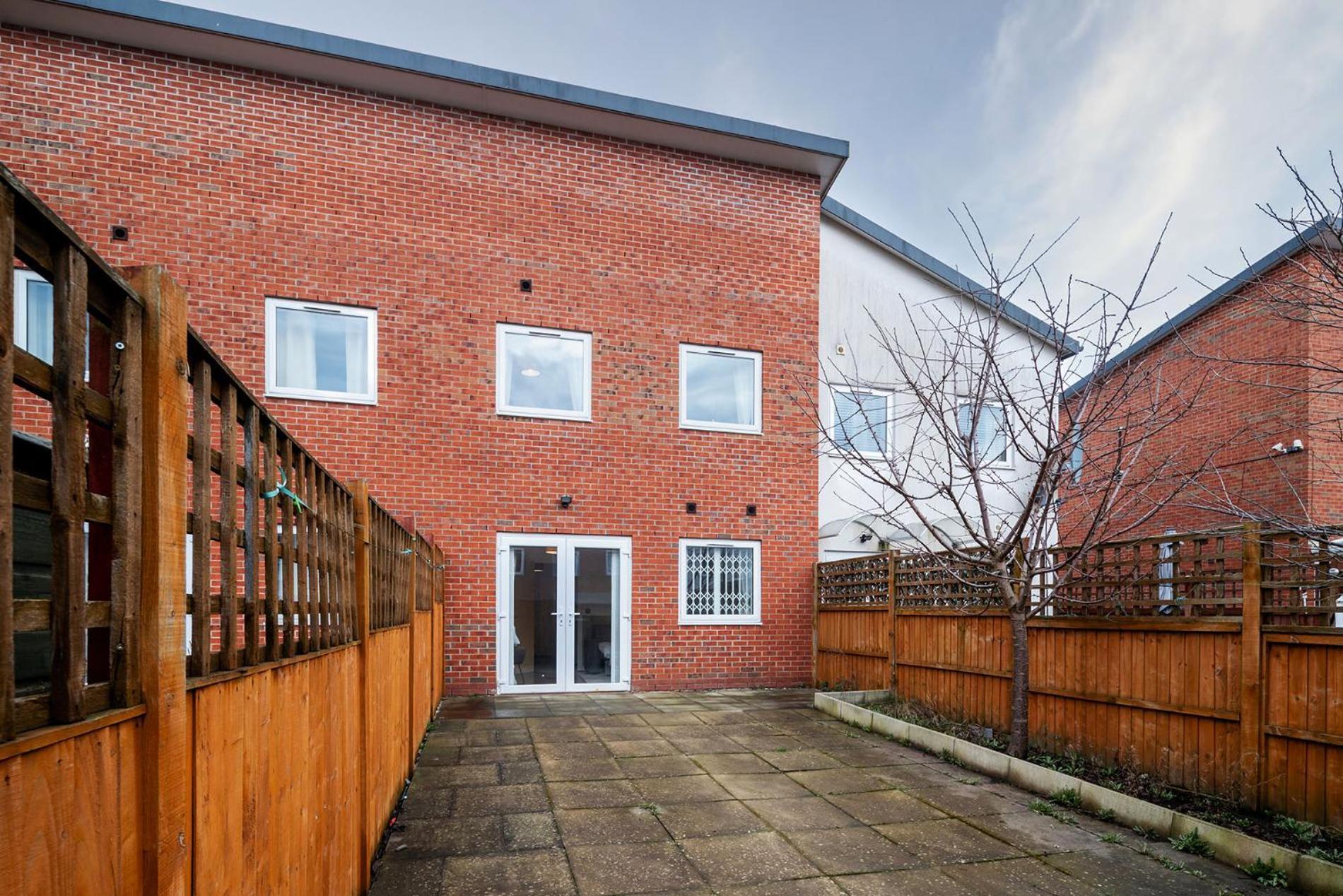 6 Guests - 3 Bedrooms - Free Wi-fi -