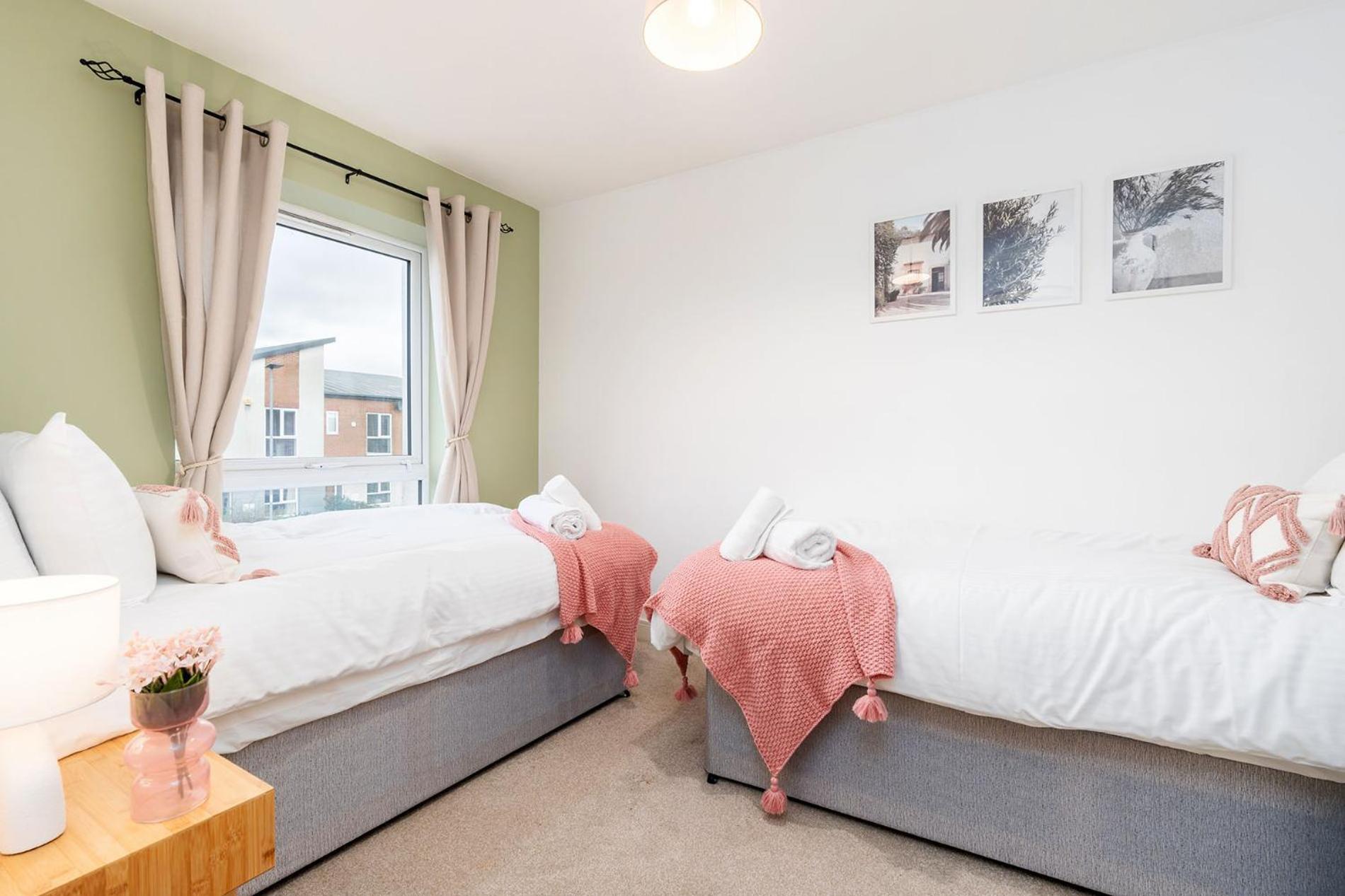 6 Guests - 3 Bedrooms - Free Wi-fi - Holiday home *