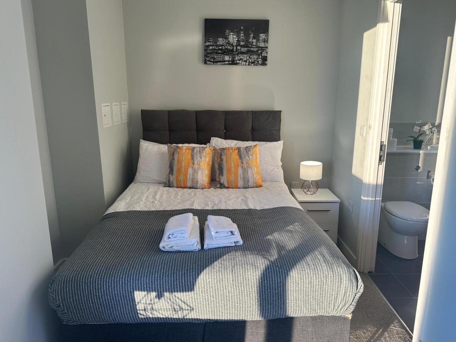 Adelphi Wharf By Beehosting * Manchester