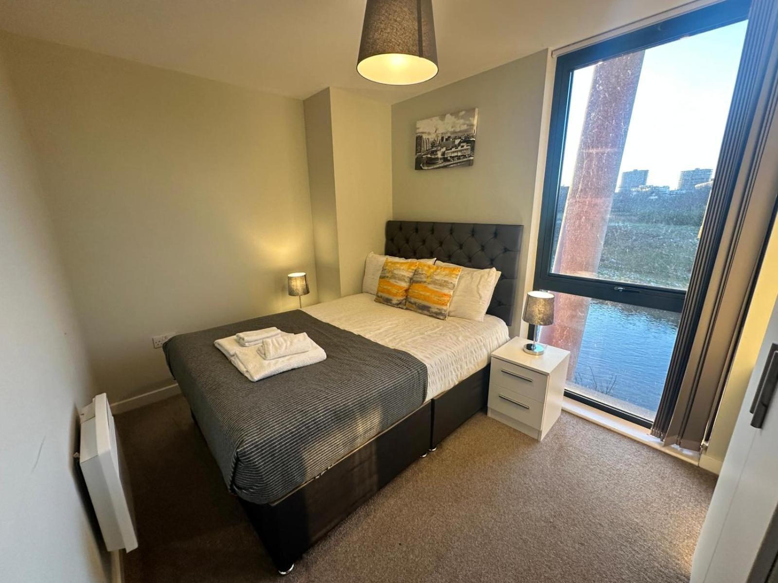 Adelphi Wharf By Beehosting * Manchester