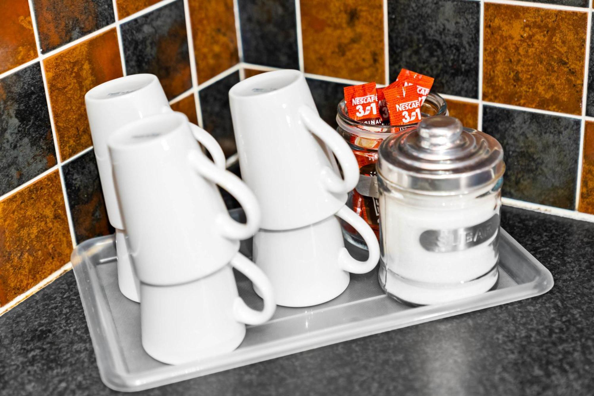 Vakantiehuis Stylish 4 Bed House W/garden ✘ Sleeps 9 - Salford ☆ Free Parking → Smart Tvs In Every Bedroom ☆ Free Netflix & Ultra Fast Wifi ✪ 6 Min To Centre, Close To Trafford Centre, Etihad Stadium, Arena, Clubs & More!