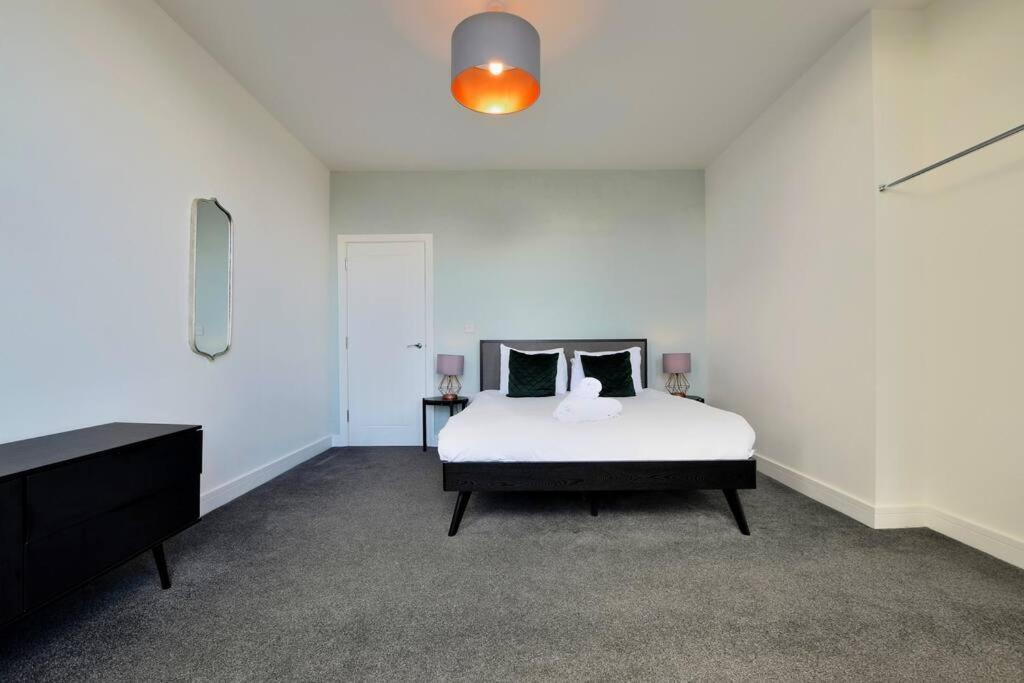 Apartment Free Parking - Beautiful 2-br Flat In *