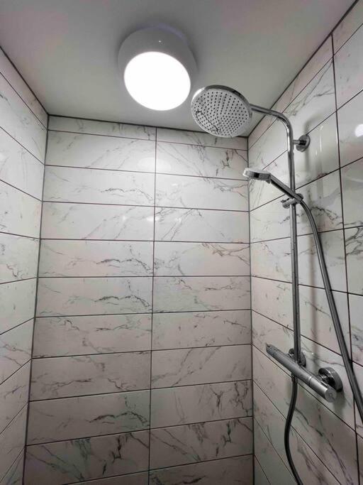 Free Parking - Lovely 2-br Flat Near Salford Royal * Manchester