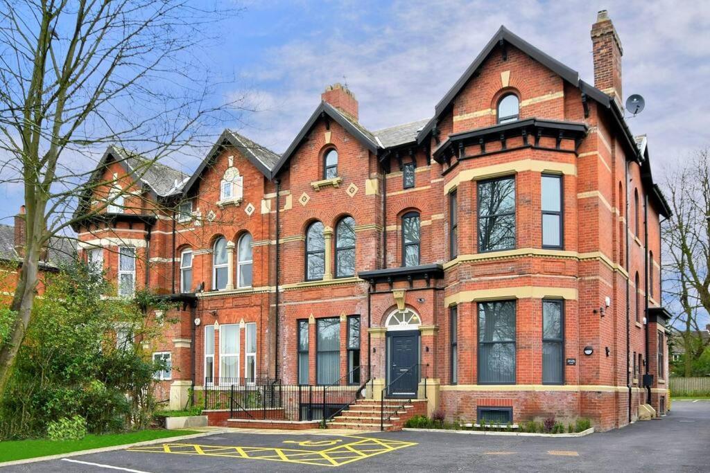 Apartment Free Parking - Lovely 2-br Flat Near Salford Royal Manchester