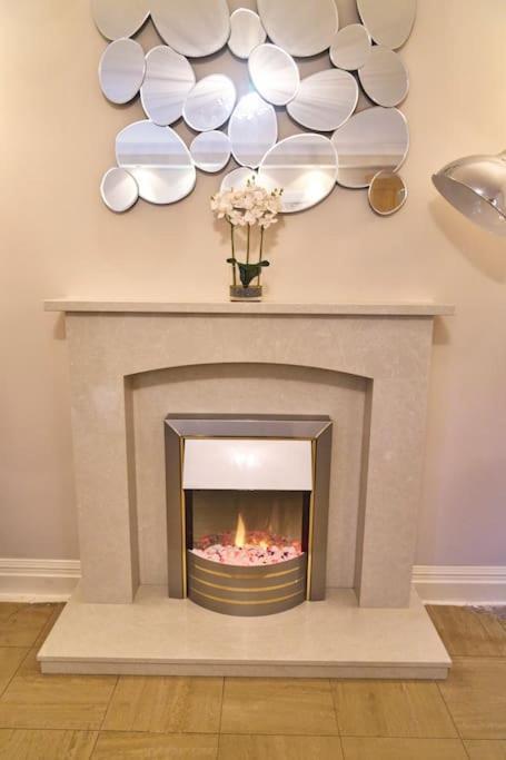 Bespoke Salford Quays - Garden, Wifi And Parking Holiday home Manchester