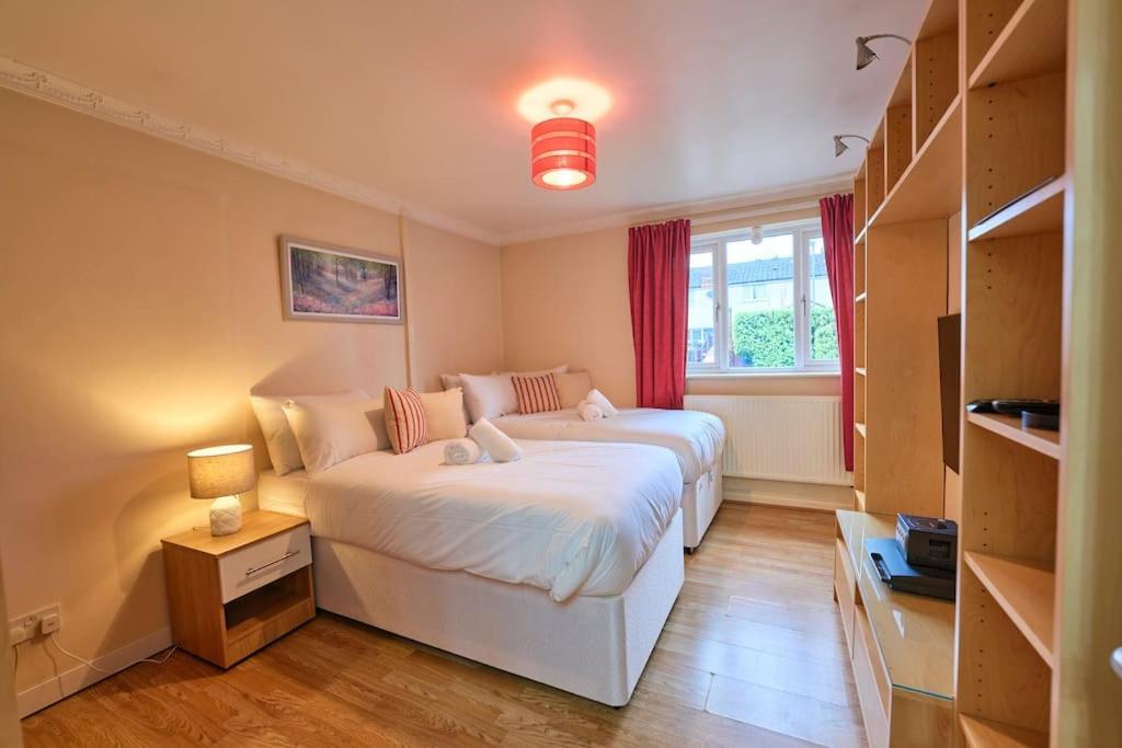 Bespoke Salford Quays - Garden, Wifi And Parking Holiday home