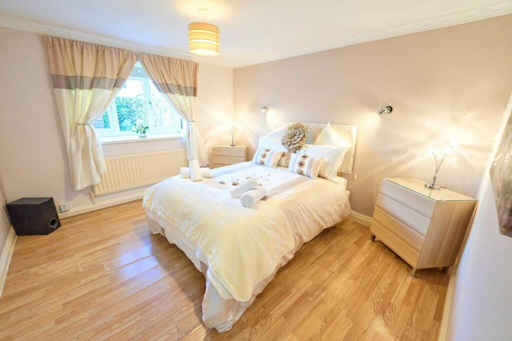 Bespoke Salford Quays - Garden, Wifi And Parking Holiday home Manchester
