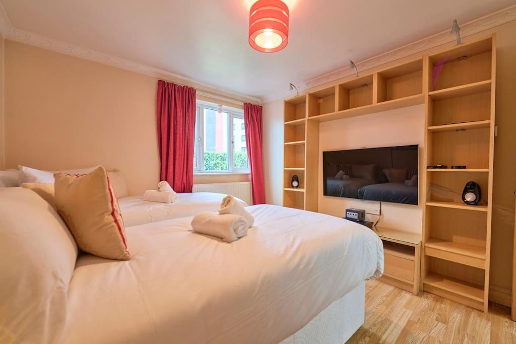 Bespoke Salford Quays - Garden, Wifi And Parking