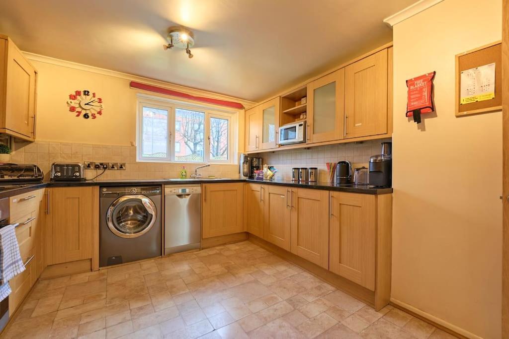Bespoke Salford Quays - Garden, Wifi And Parking * Manchester