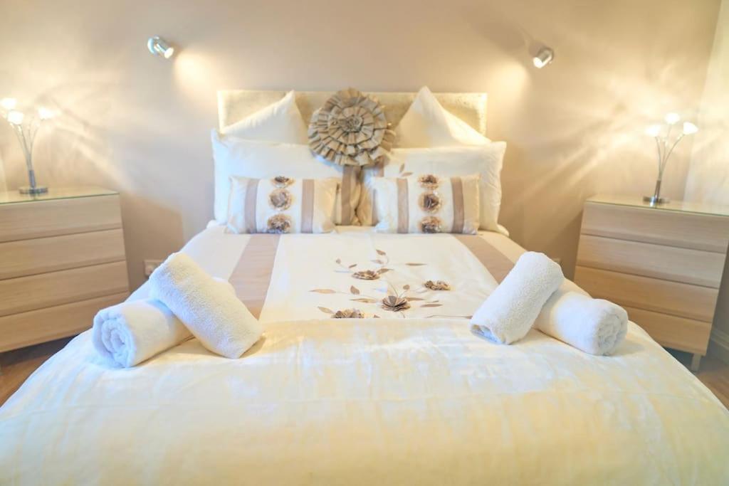 Bespoke Salford Quays - Garden, Wifi And Parking Holiday home Manchester