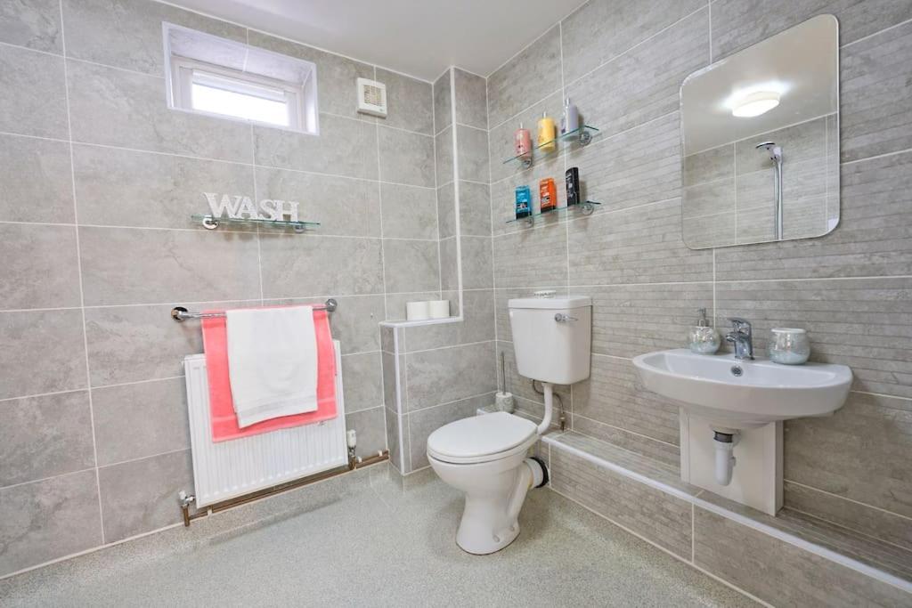 Bespoke Salford Quays - Garden, Wifi And Parking *