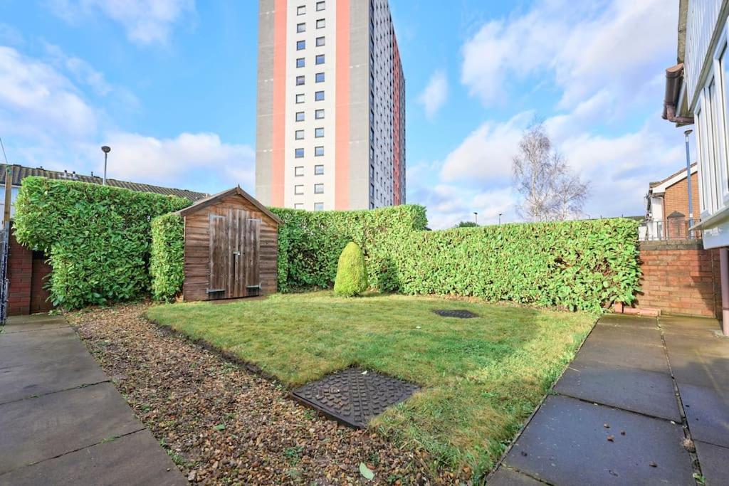 Bespoke Salford Quays - Garden, Wifi And Parking Holiday home Manchester