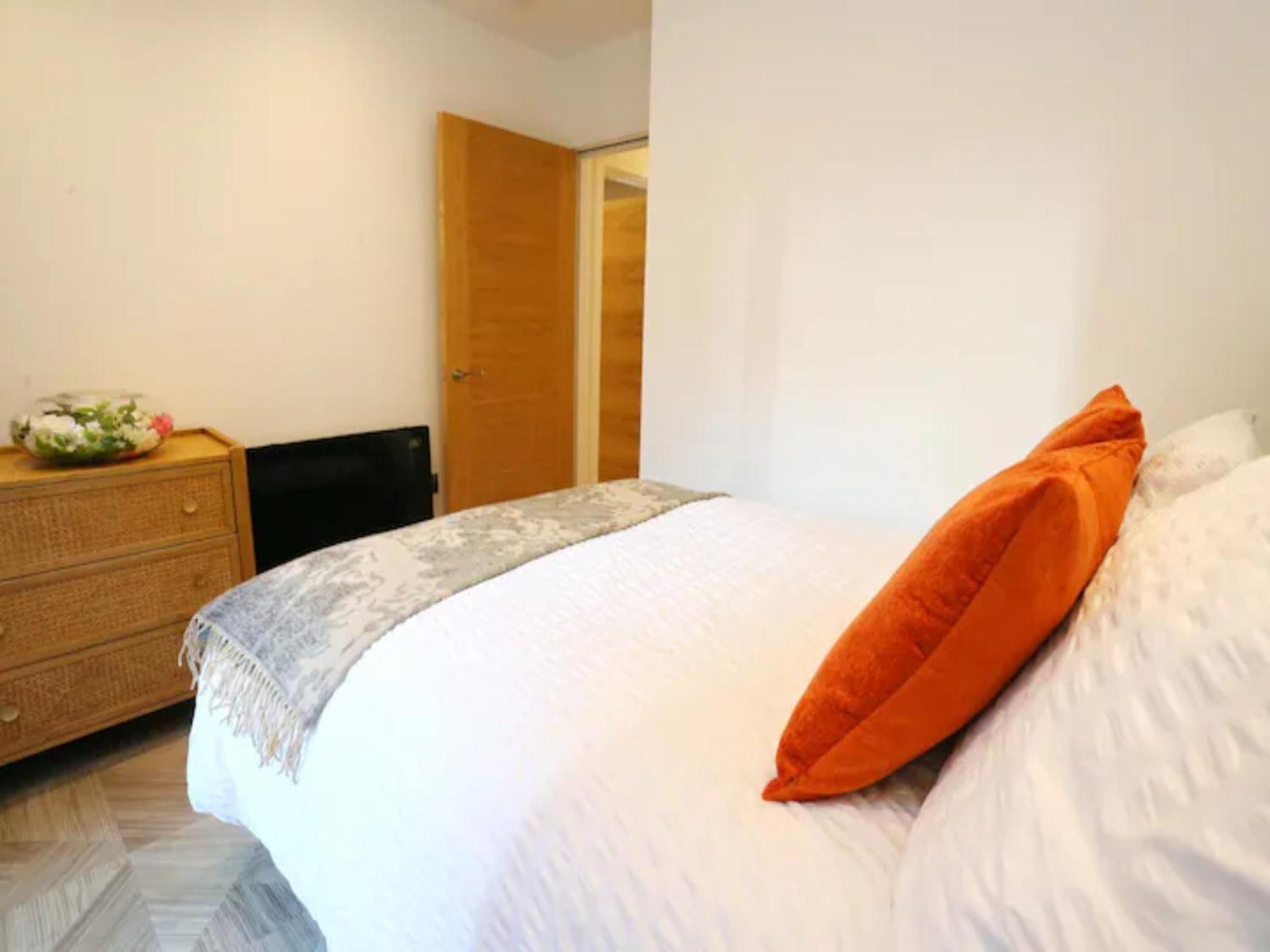 Pass The Keys 3 Bed Flat 8 Min Walk To Centre Apartment Manchester
