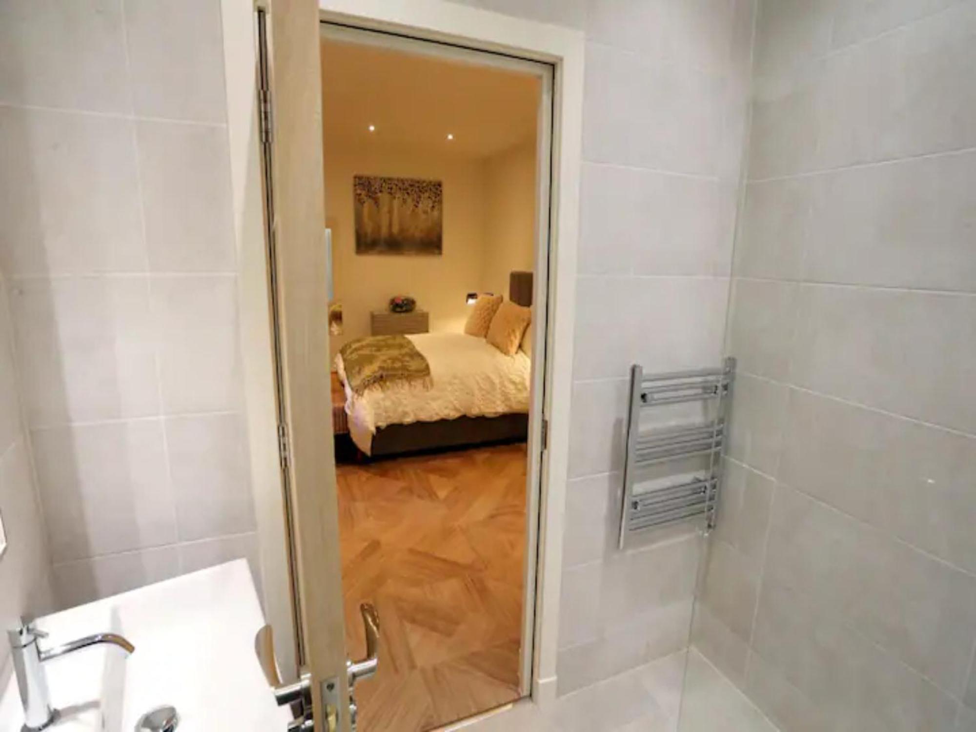 Pass The Keys Stunning King Bed Flat 9 Min Walk From Arndale Apartment