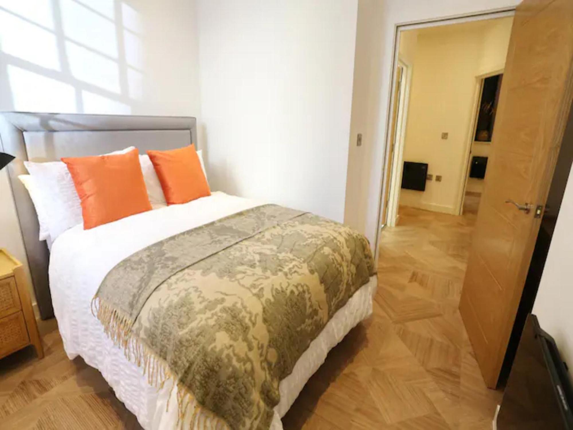 Pass The Keys Stunning King Bed Flat 9 Min Walk From Arndale *