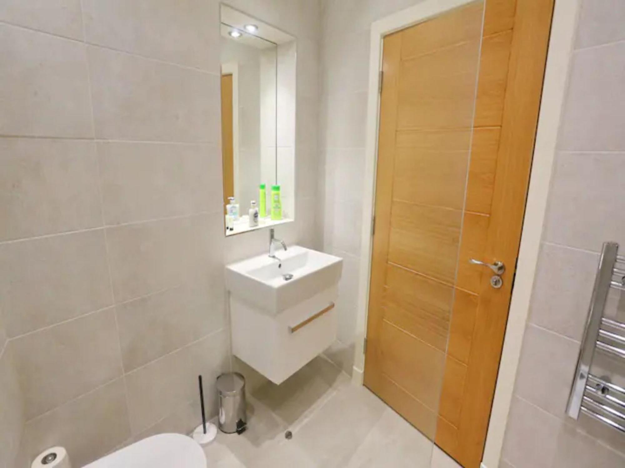Pass The Keys Stunning King Bed Flat 9 Min Walk From Arndale * Manchester