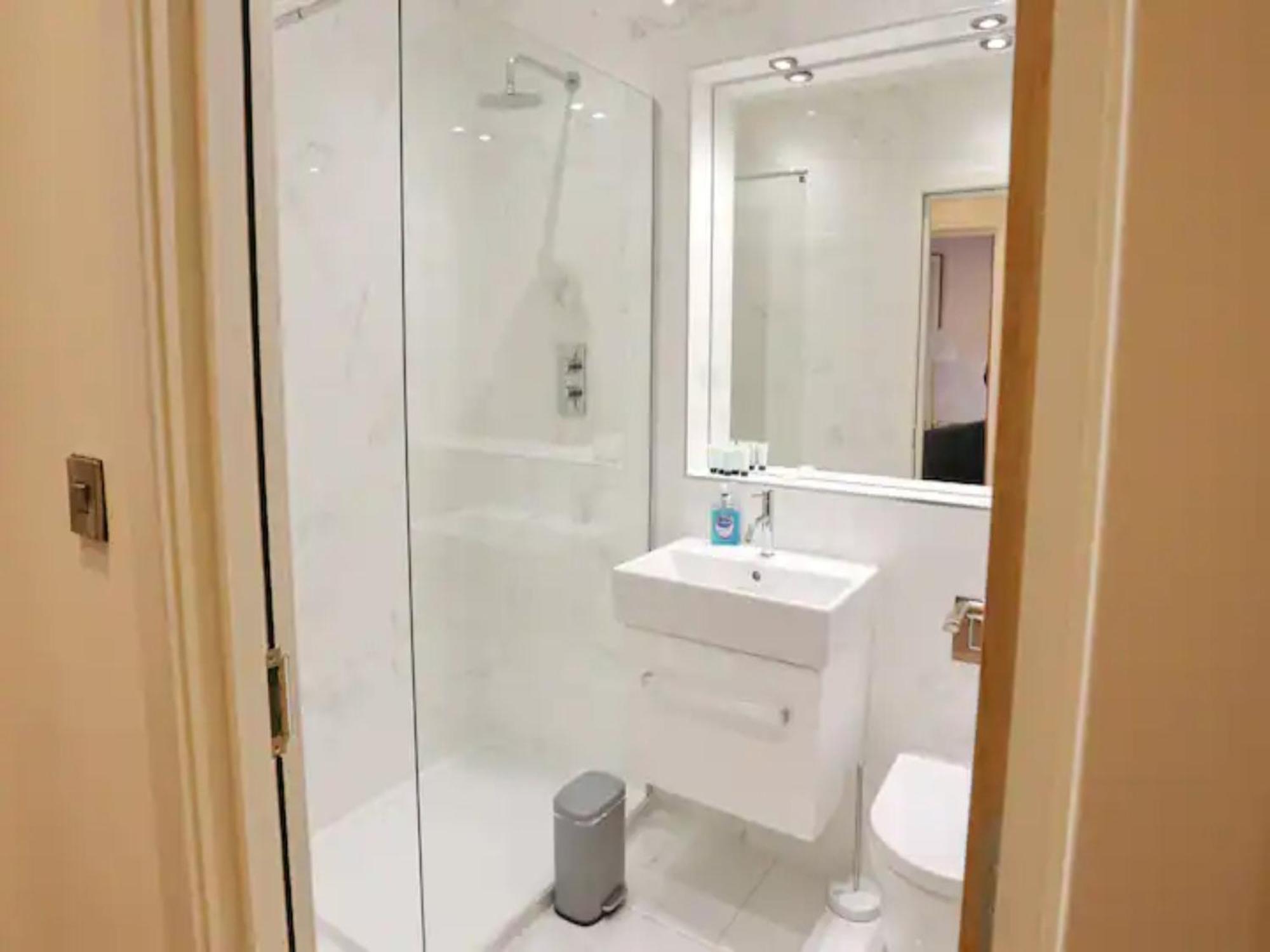Pass The Keys Stunning King Bed Flat 9 Min Walk From Arndale Apartment Manchester