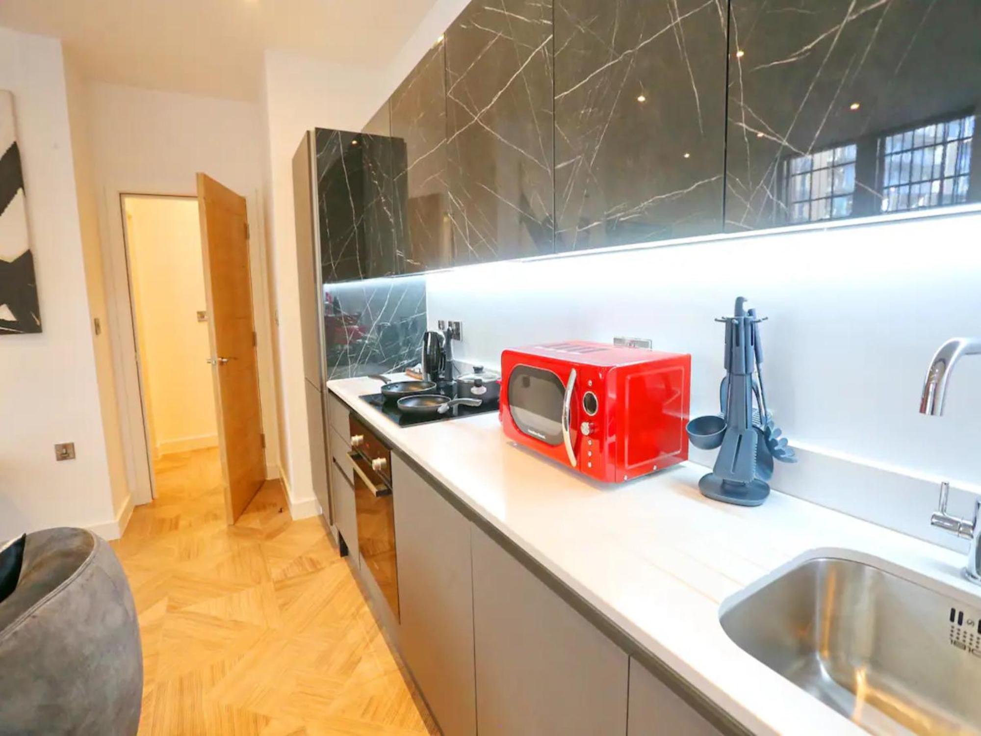 Pass The Keys Stunning King Bed Flat 9 Min Walk From Arndale *