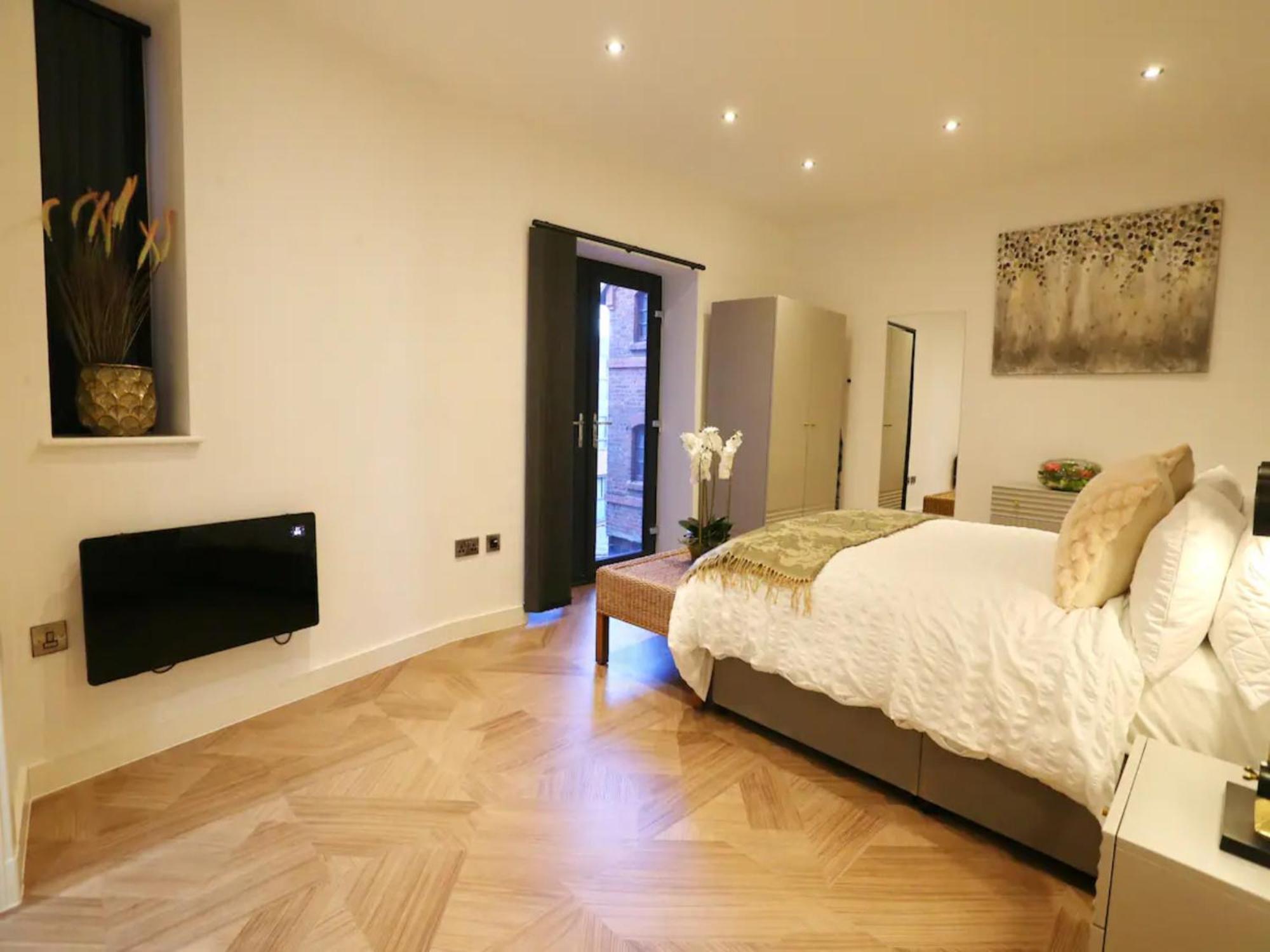 Pass The Keys Stunning King Bed Flat 9 Min Walk From Arndale Apartment Manchester