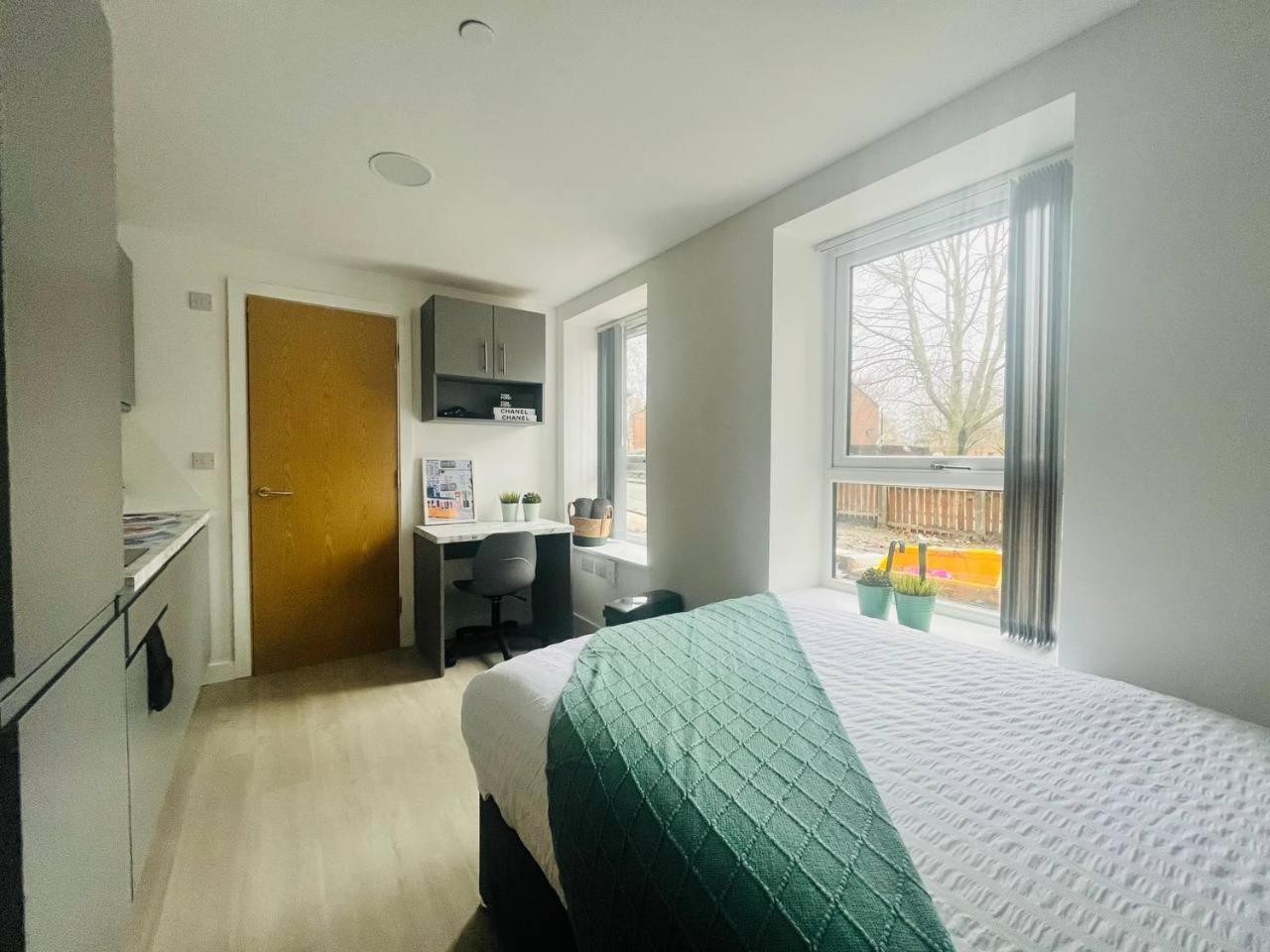 Modern Minimalist Studio In Stretford Manchester