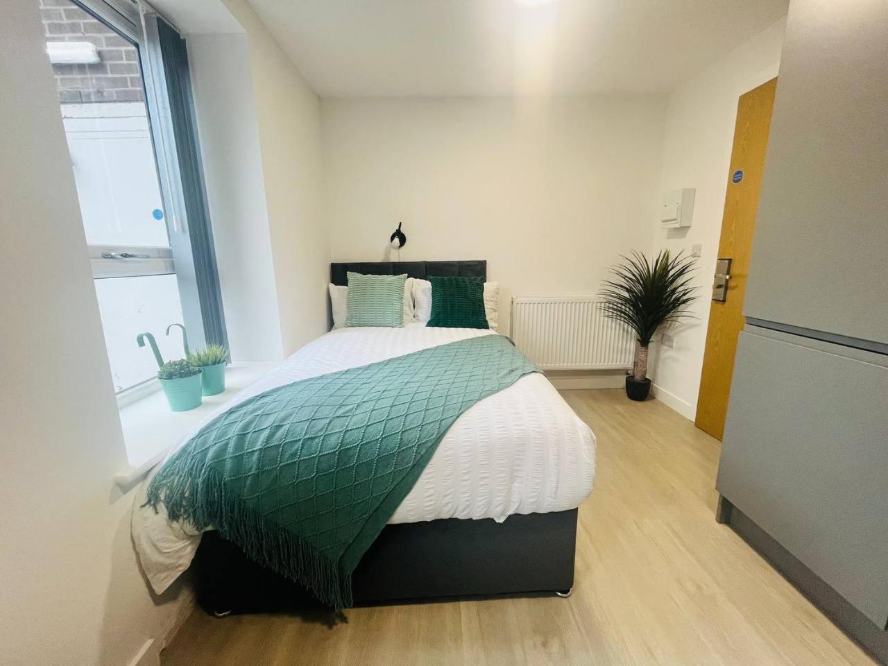 Modern Minimalist Studio In Stretford *