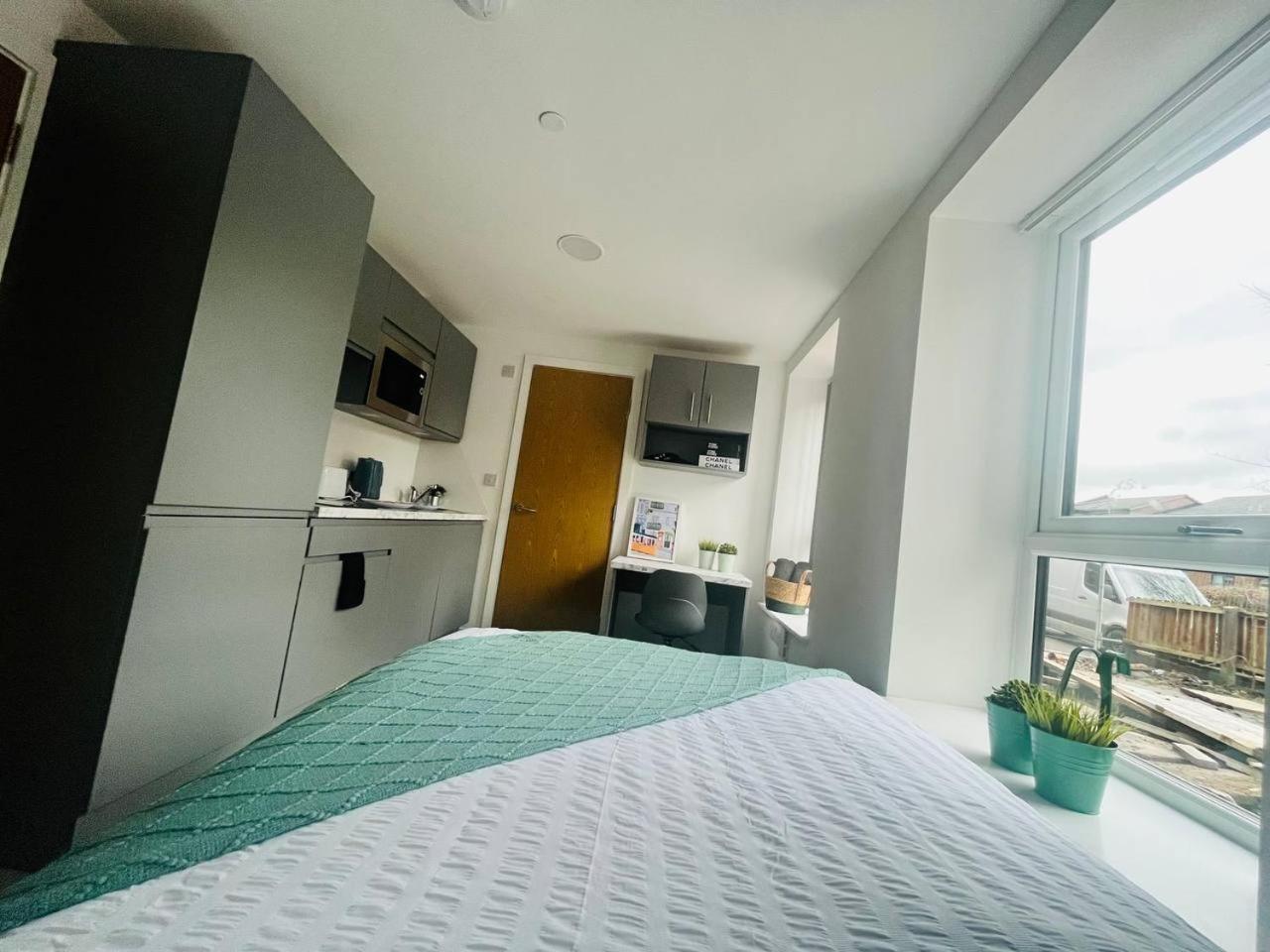 Modern Minimalist Studio In Stretford