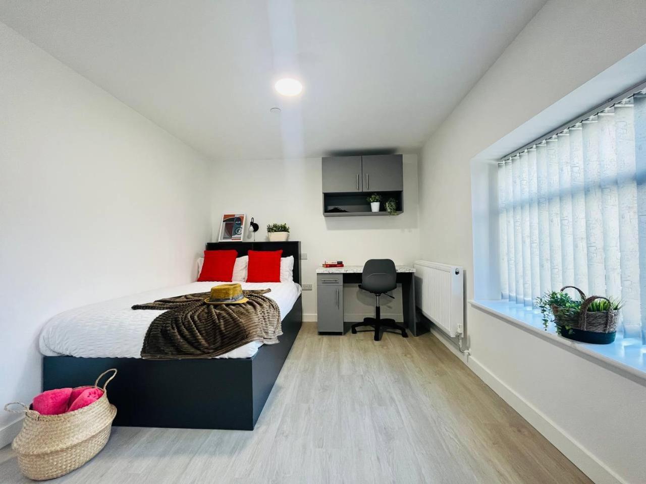 Chic Hideaway: Modern Studio In Stretford *