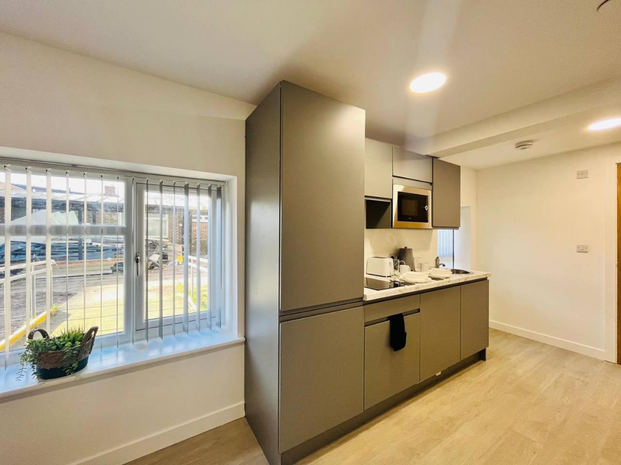 Chic Hideaway: Modern Studio In Stretford