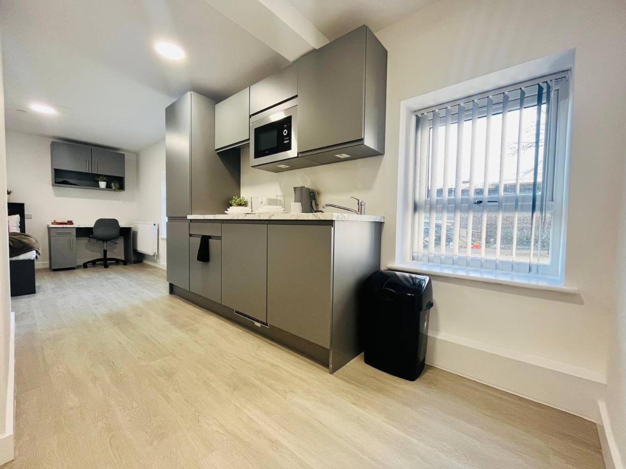 Apartment Chic Hideaway: Modern Studio In Stretford Manchester