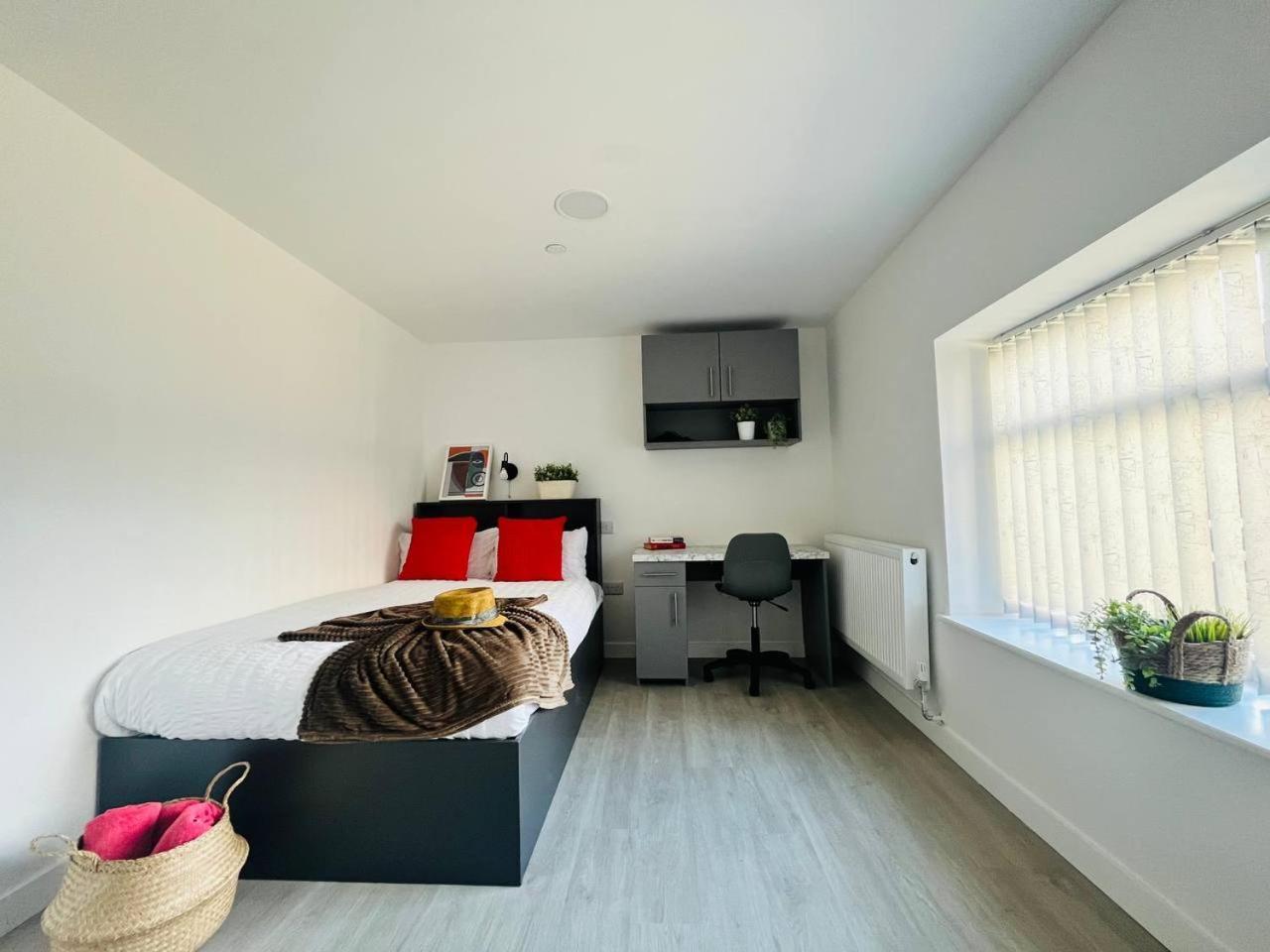 Apartment Chic Hideaway: Modern Studio In Stretford Manchester