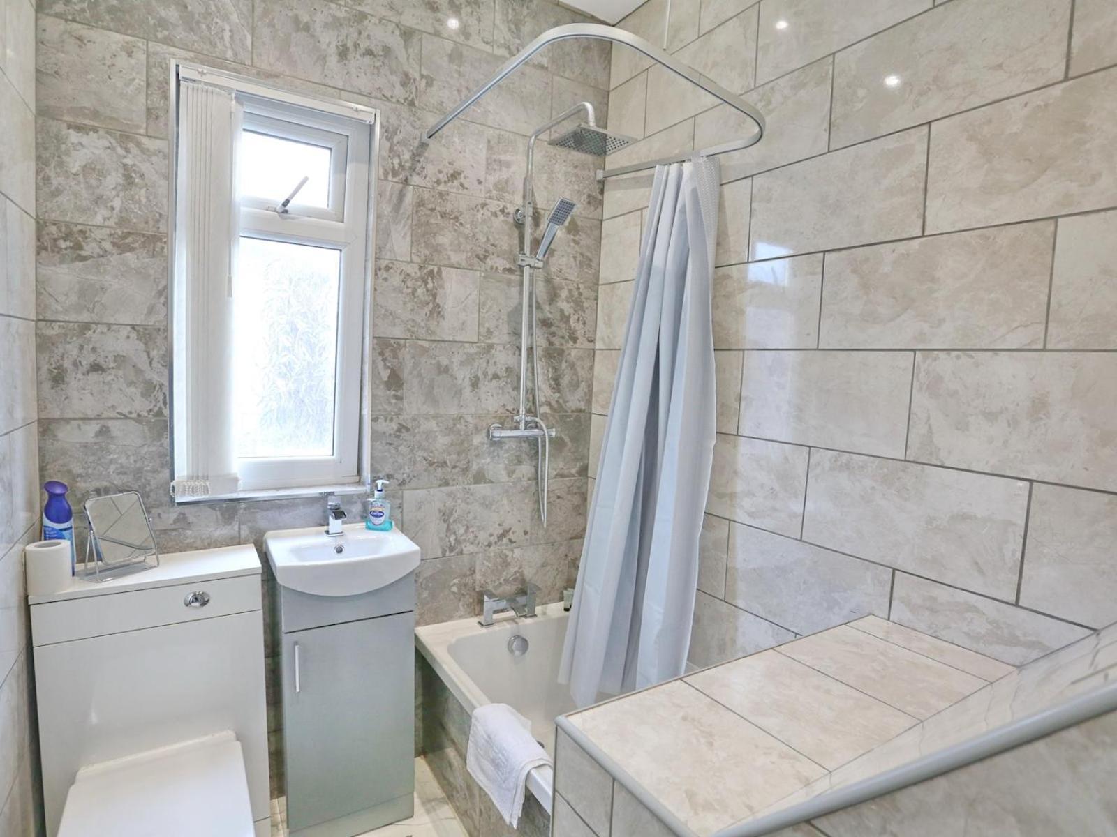 Holiday home Pass The Keys 5 Min Walk Free Parking Coop Live And Ethiad Arena *