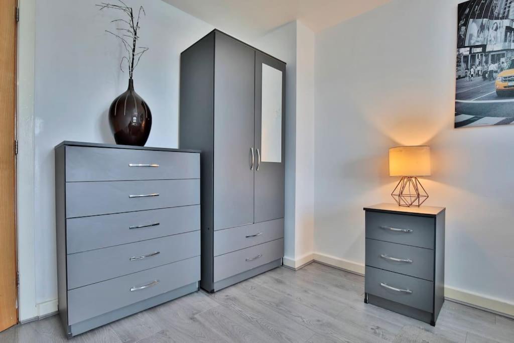 View - Free Parking - Sleeps 6 - Near Centre - By Nmb Appartement *