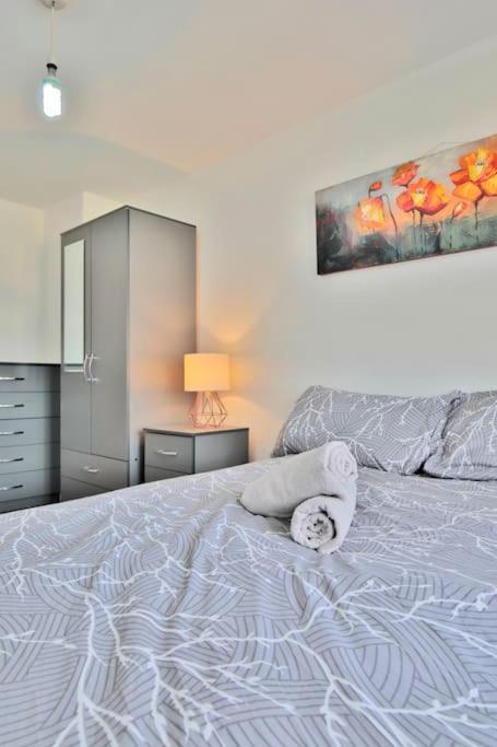 Appartement View - Free Parking - Sleeps 6 - Near Centre - By Nmb *